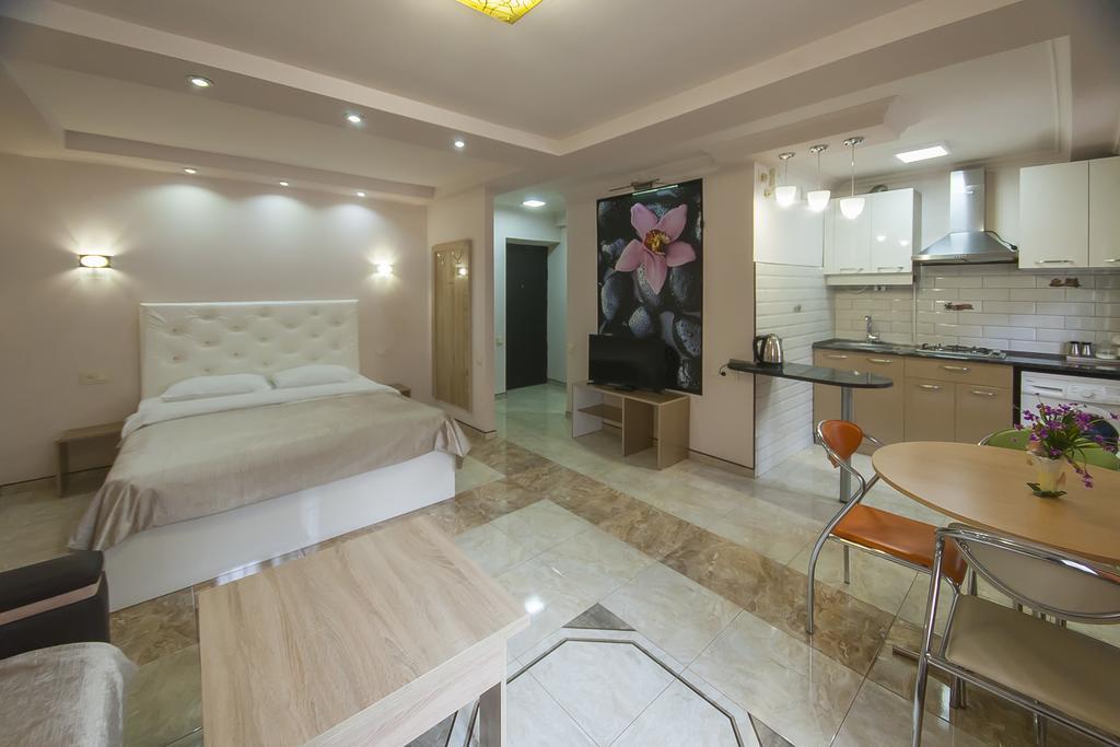 Studio On Papazyan 12 耶烈万 外观 照片